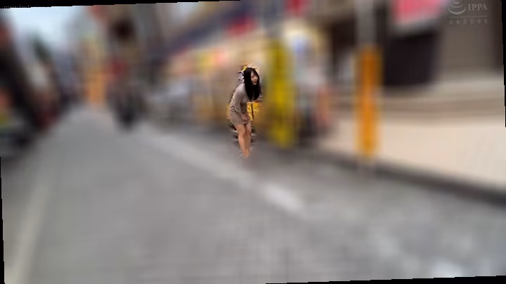 街中の羞恥と車内の快楽の対比 4